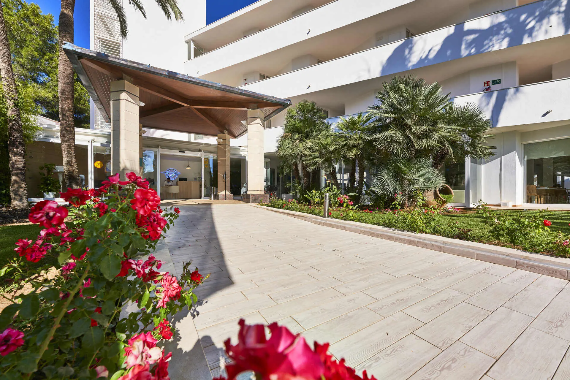 Globales Cala Bona Suites (ex Som Llevant Suites) - zdjęcie 3