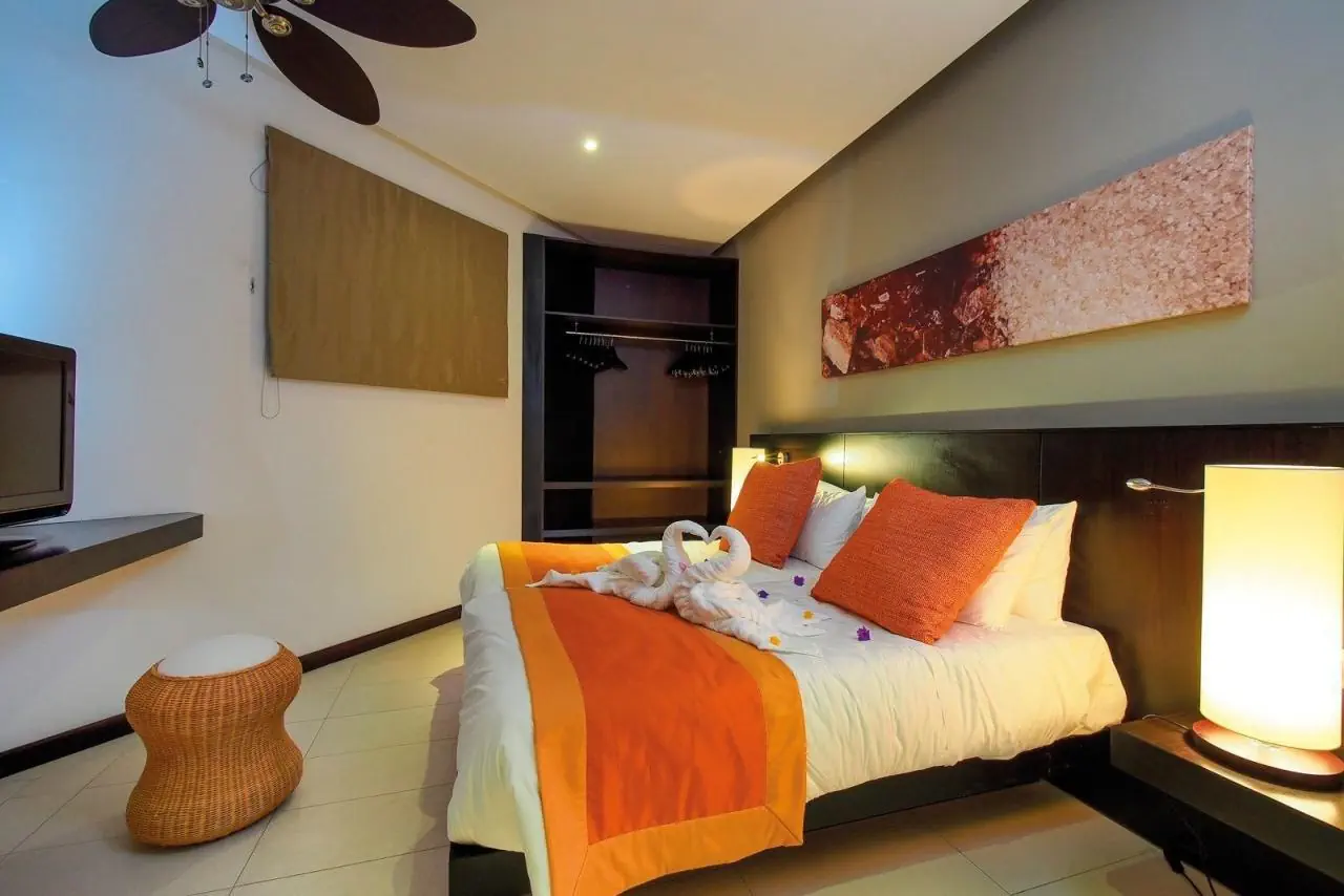 HOTEL Crystals Beach Resort Belle Mare - by Radisson