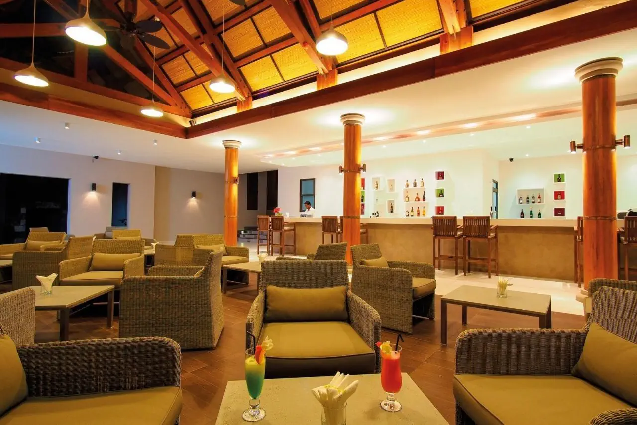 HOTEL Crystals Beach Resort Belle Mare - by Radisson