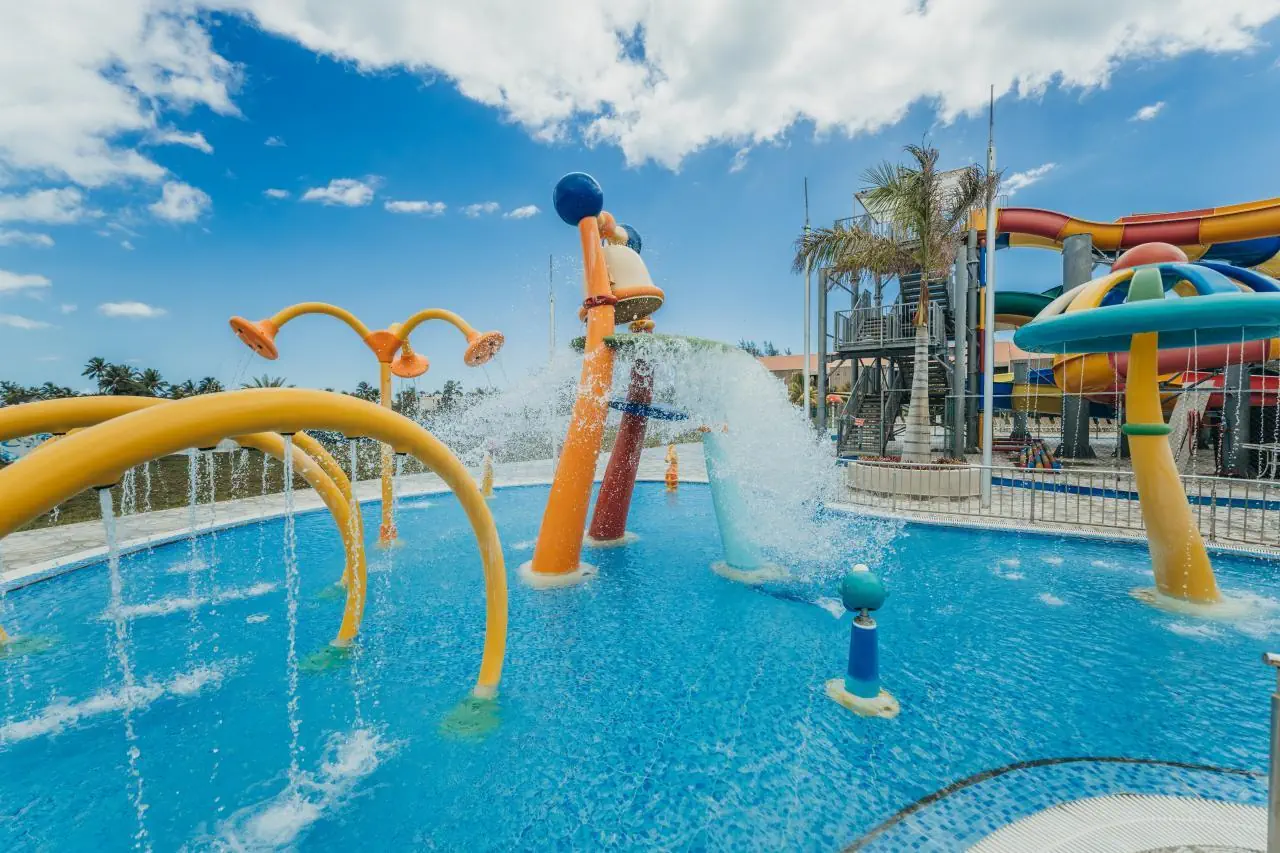 HOTEL Crystals Beach Resort Belle Mare - by Radisson