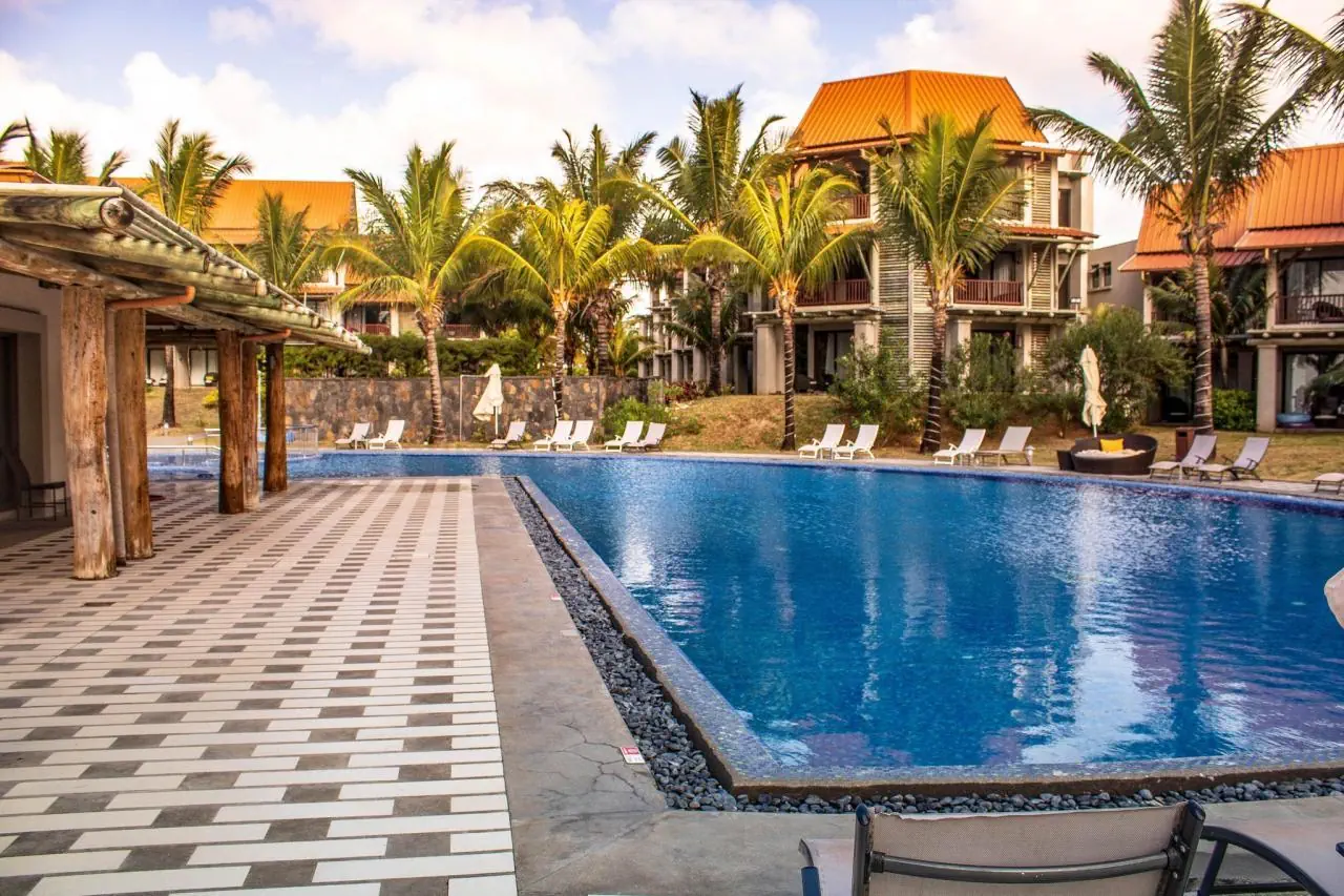 HOTEL Crystals Beach Resort Belle Mare - by Radisson