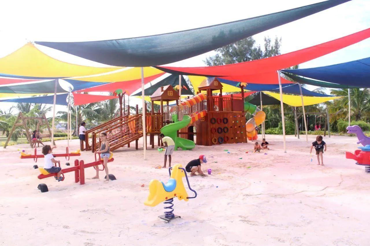HOTEL Crystals Beach Resort Belle Mare - by Radisson