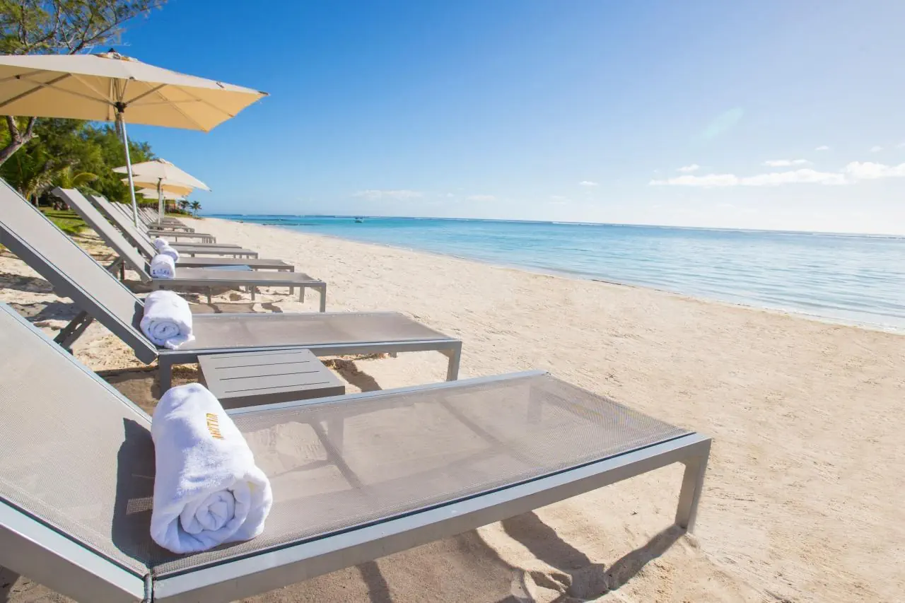 HOTEL Crystals Beach Resort Belle Mare - by Radisson