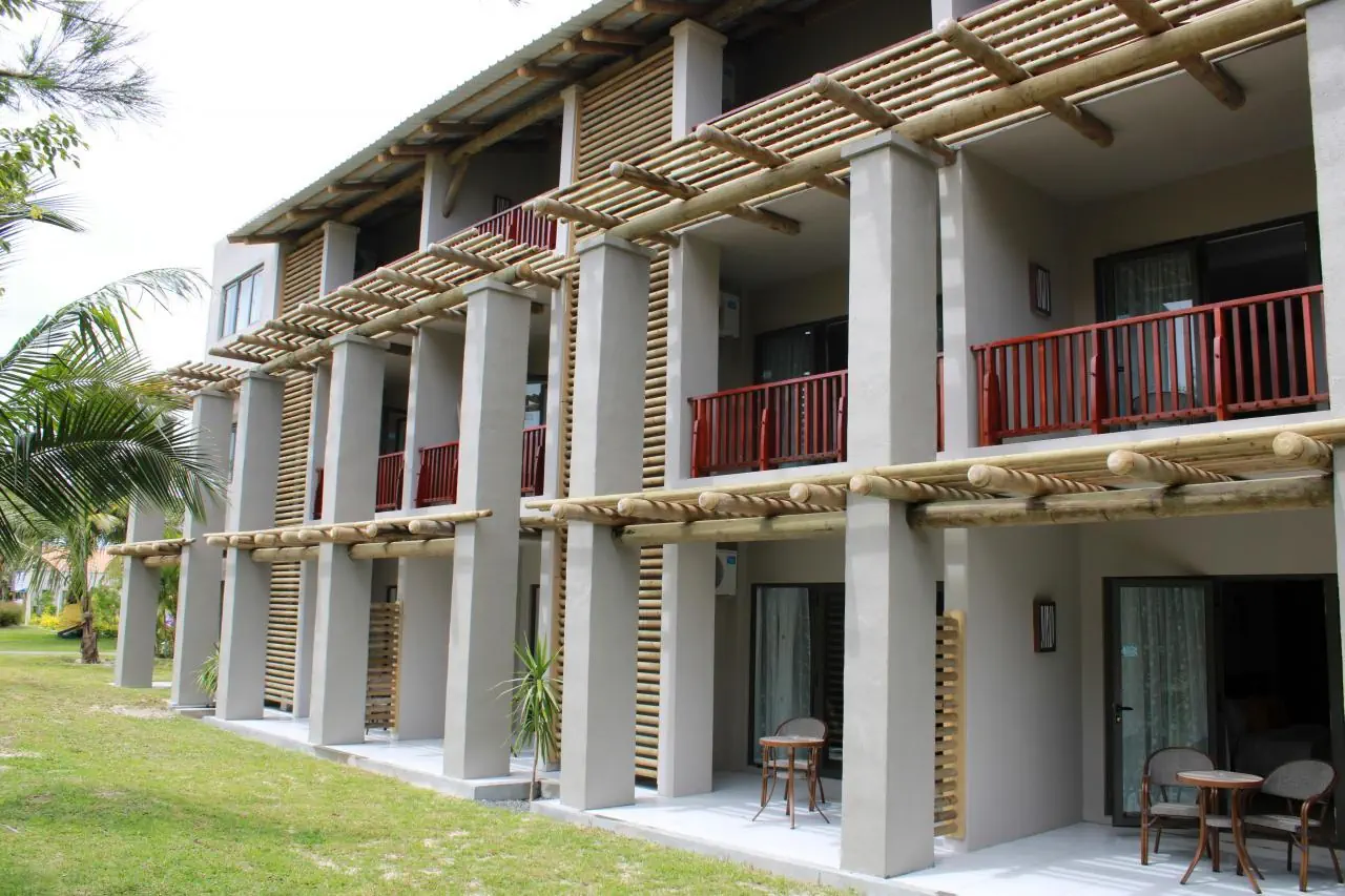 HOTEL Crystals Beach Resort Belle Mare - by Radisson