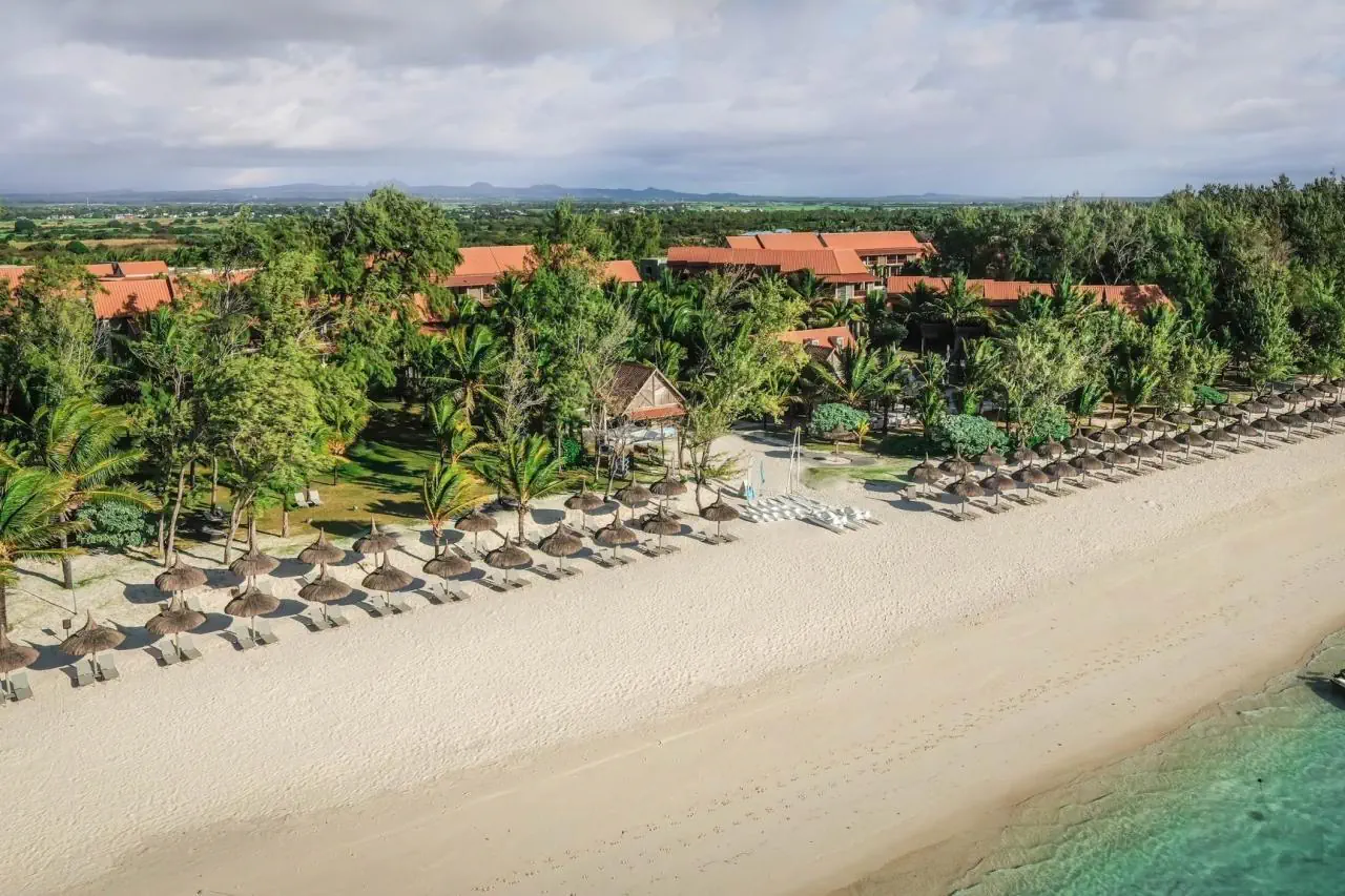 HOTEL Crystals Beach Resort Belle Mare - by Radisson