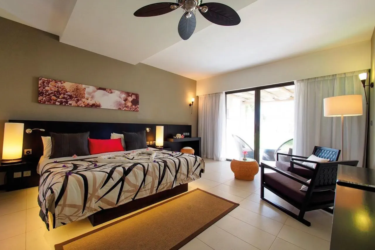 HOTEL Crystals Beach Resort Belle Mare - by Radisson