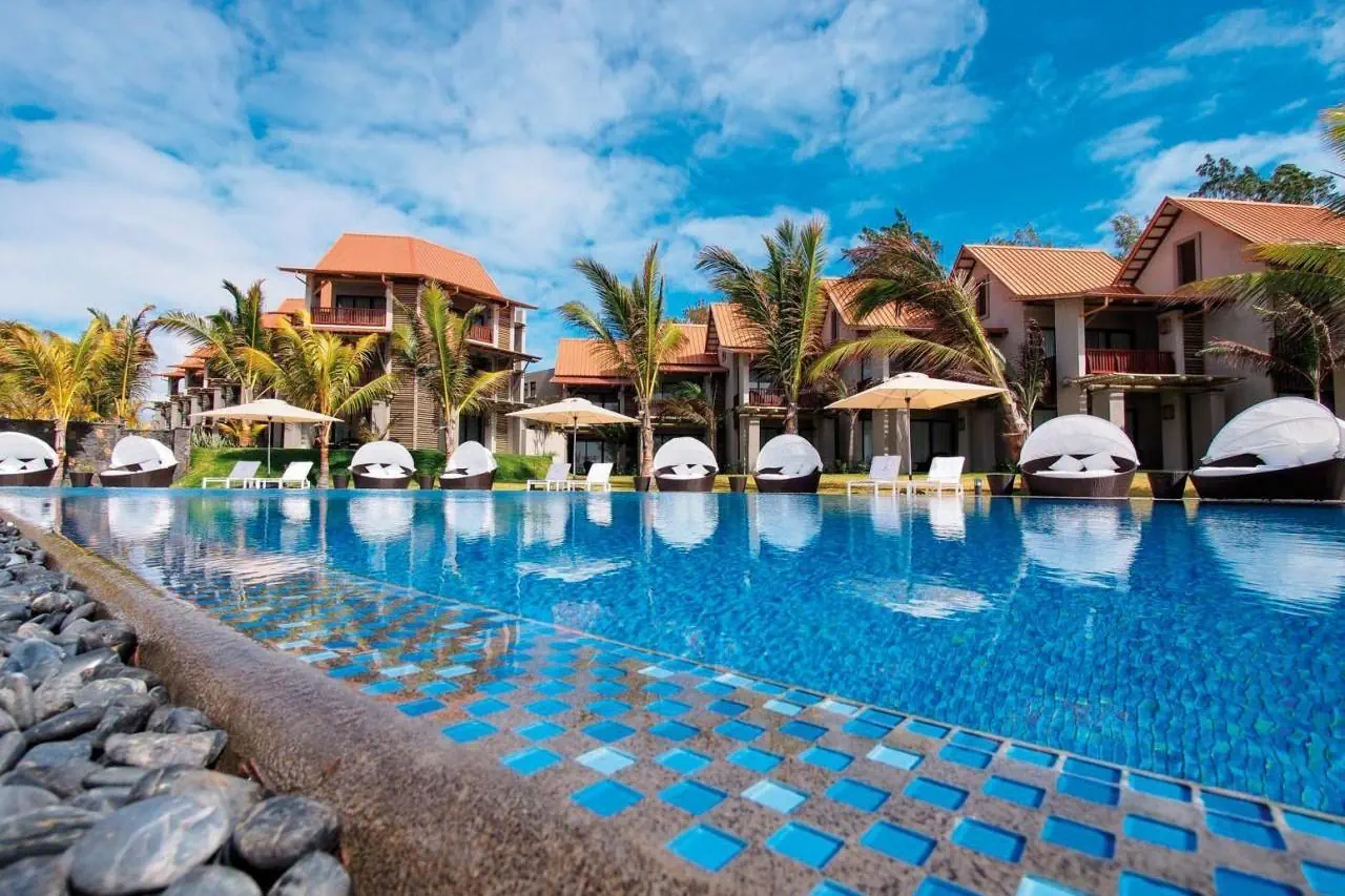 HOTEL Crystals Beach Resort Belle Mare - by Radisson