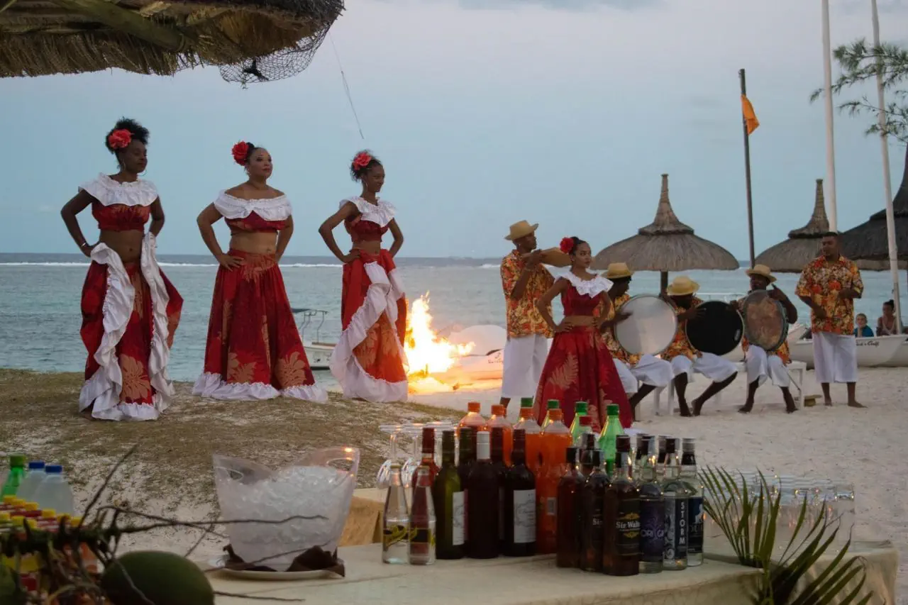 HOTEL Crystals Beach Resort Belle Mare - by Radisson