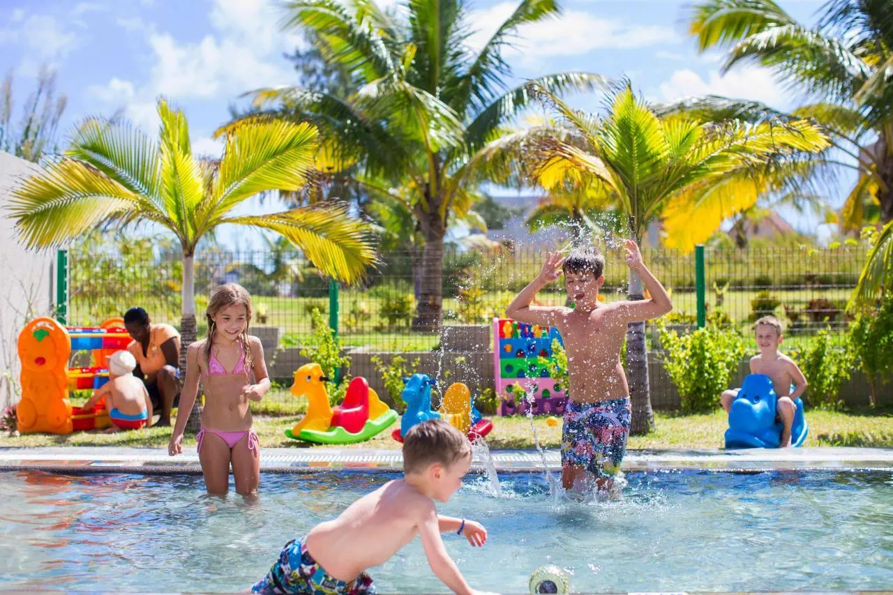 HOTEL Crystals Beach Resort Belle Mare - by Radisson