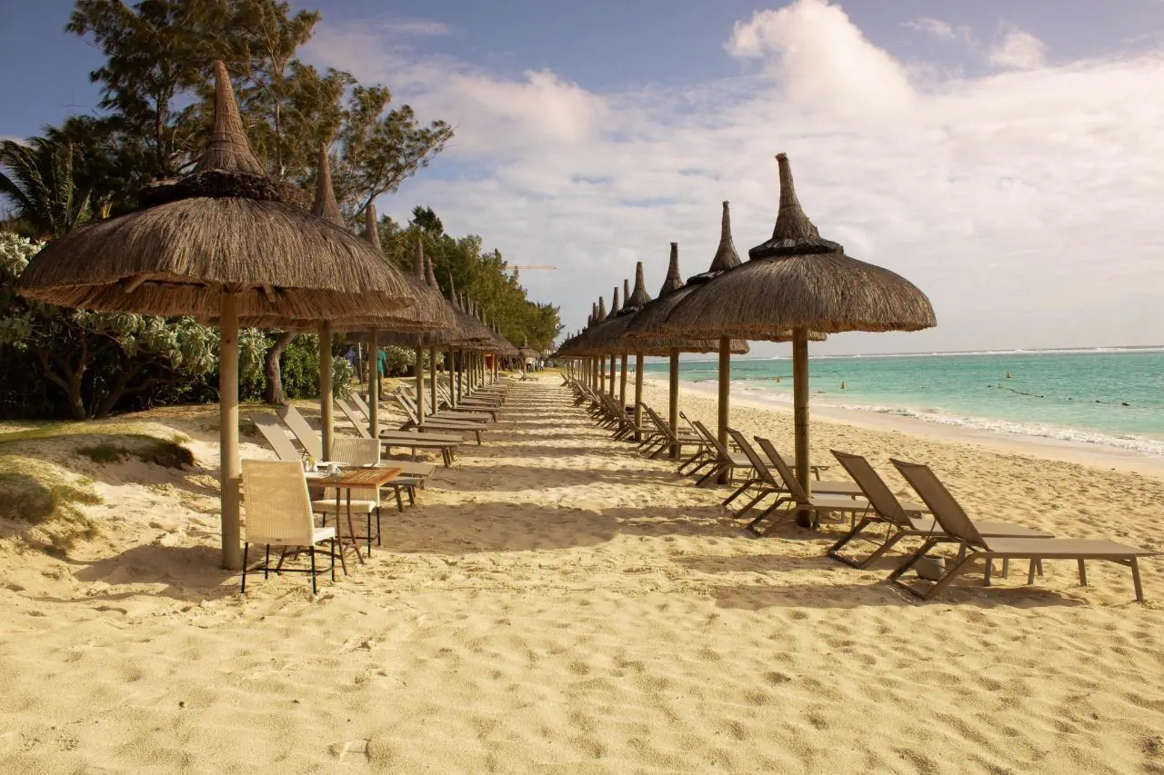 HOTEL Crystals Beach Resort Belle Mare - by Radisson