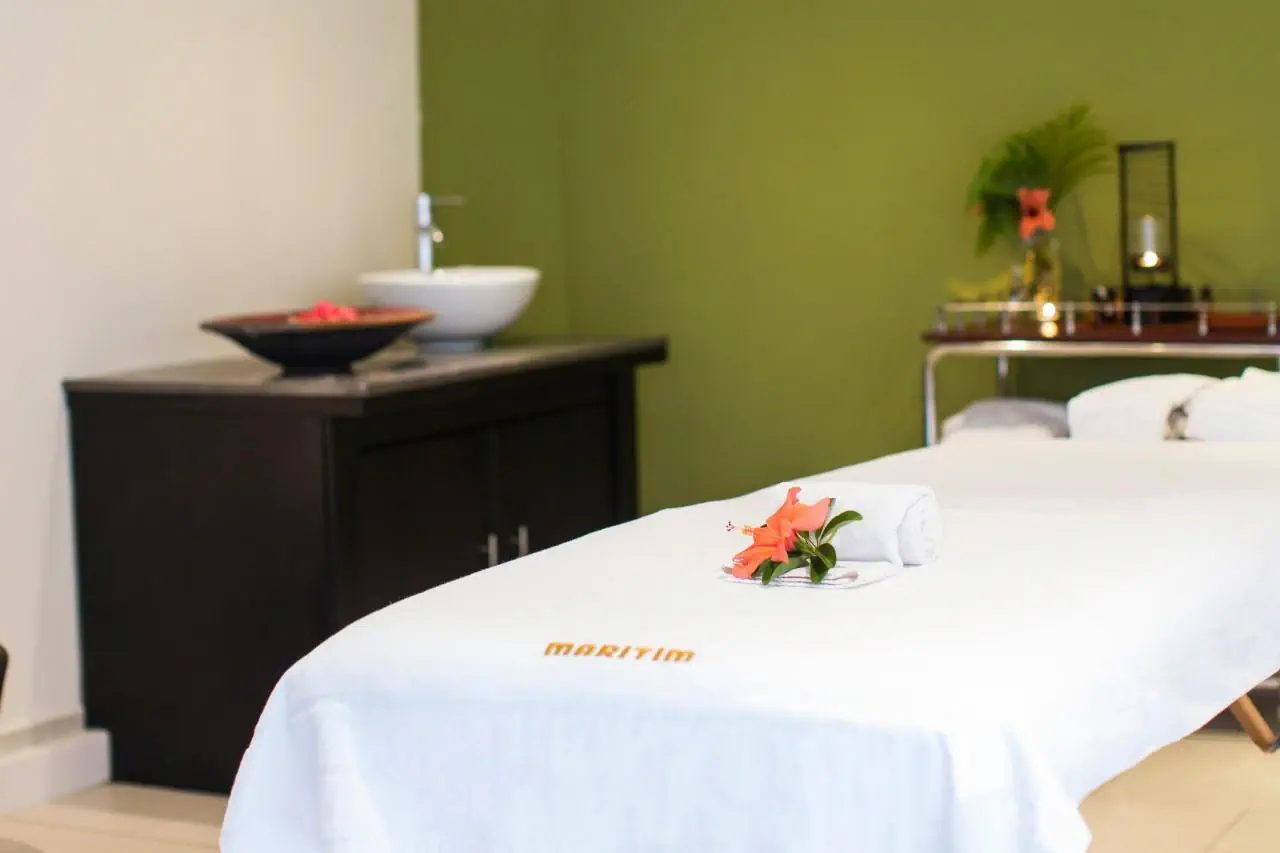 HOTEL Crystals Beach Resort Belle Mare - by Radisson