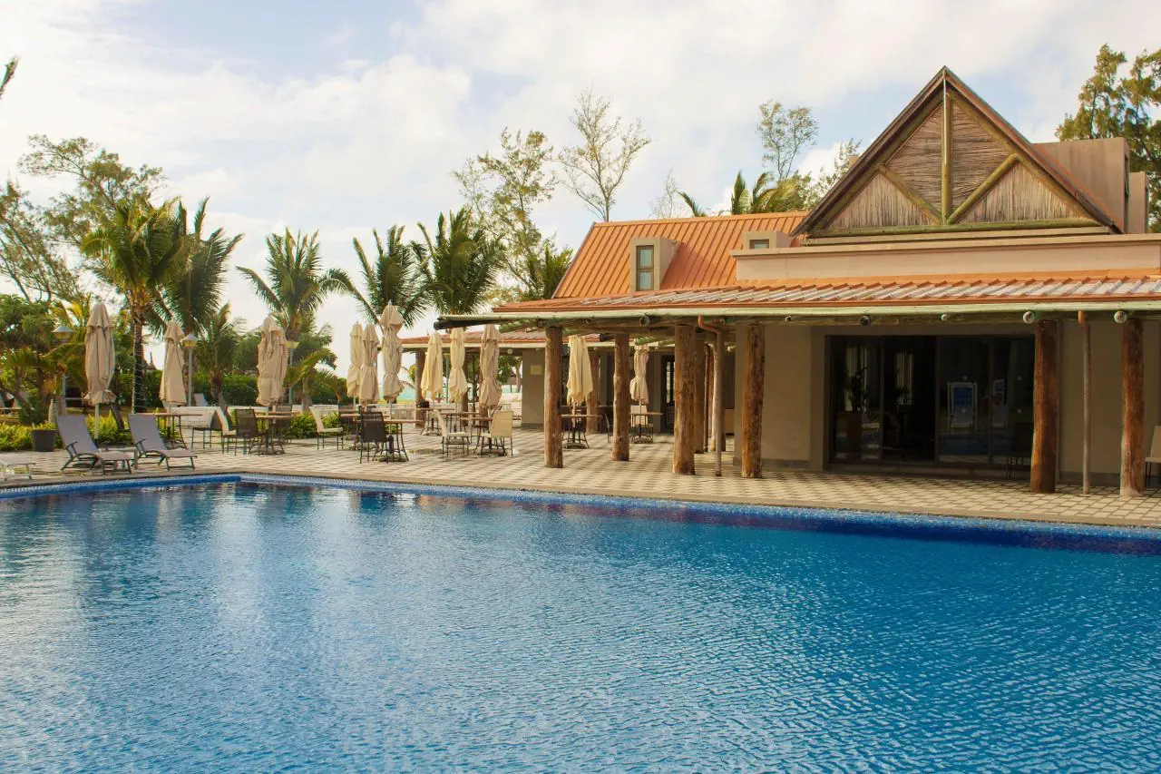HOTEL Crystals Beach Resort Belle Mare - by Radisson