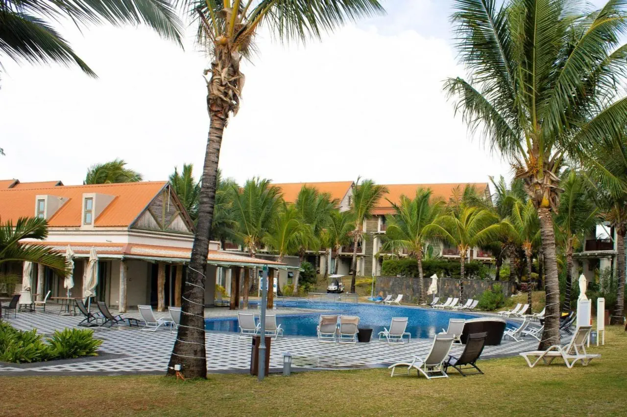 HOTEL Crystals Beach Resort Belle Mare - by Radisson