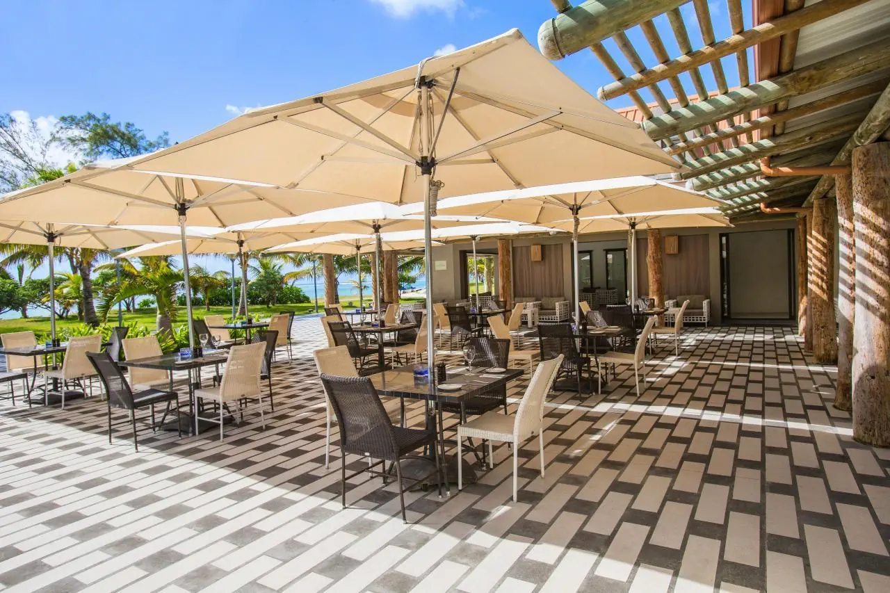 HOTEL Crystals Beach Resort Belle Mare - by Radisson