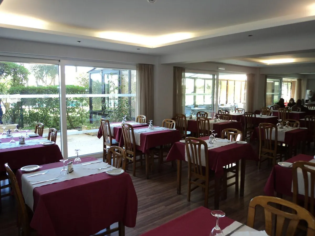 HOTEL Parque Mourabel - Oasis Village - Pe do Lago