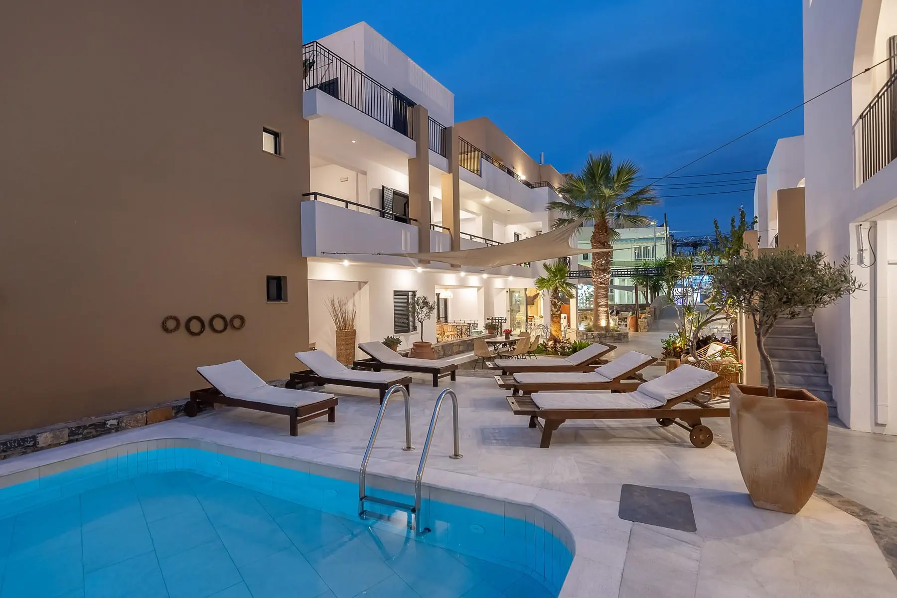 HOTEL Nami Hotel & Suites