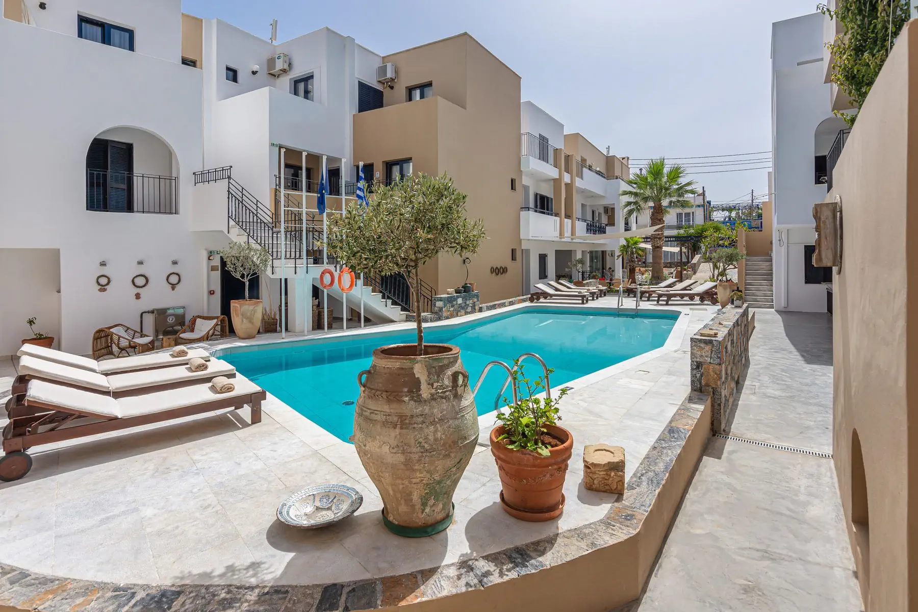 HOTEL Nami Hotel & Suites