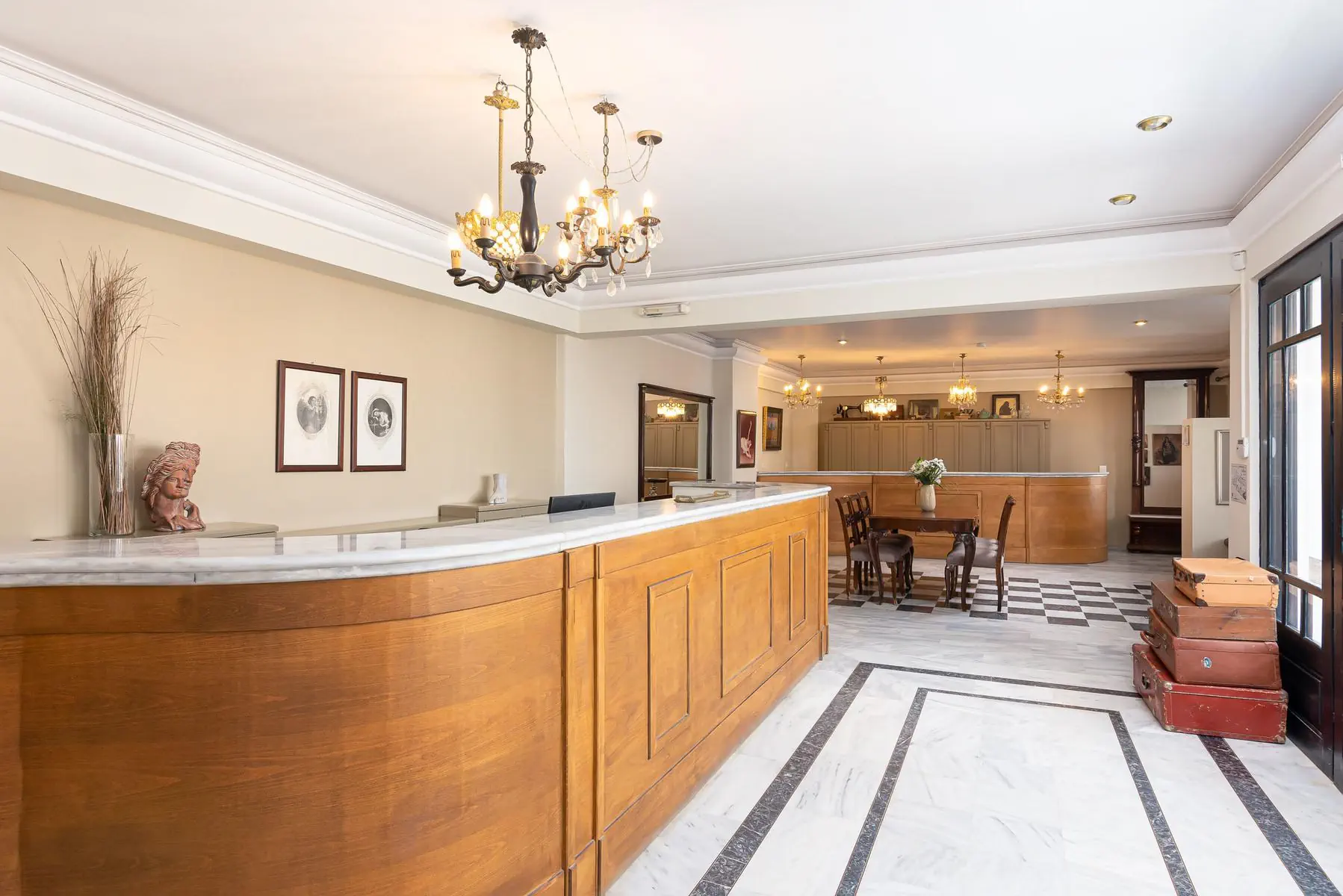 HOTEL Nami Hotel & Suites