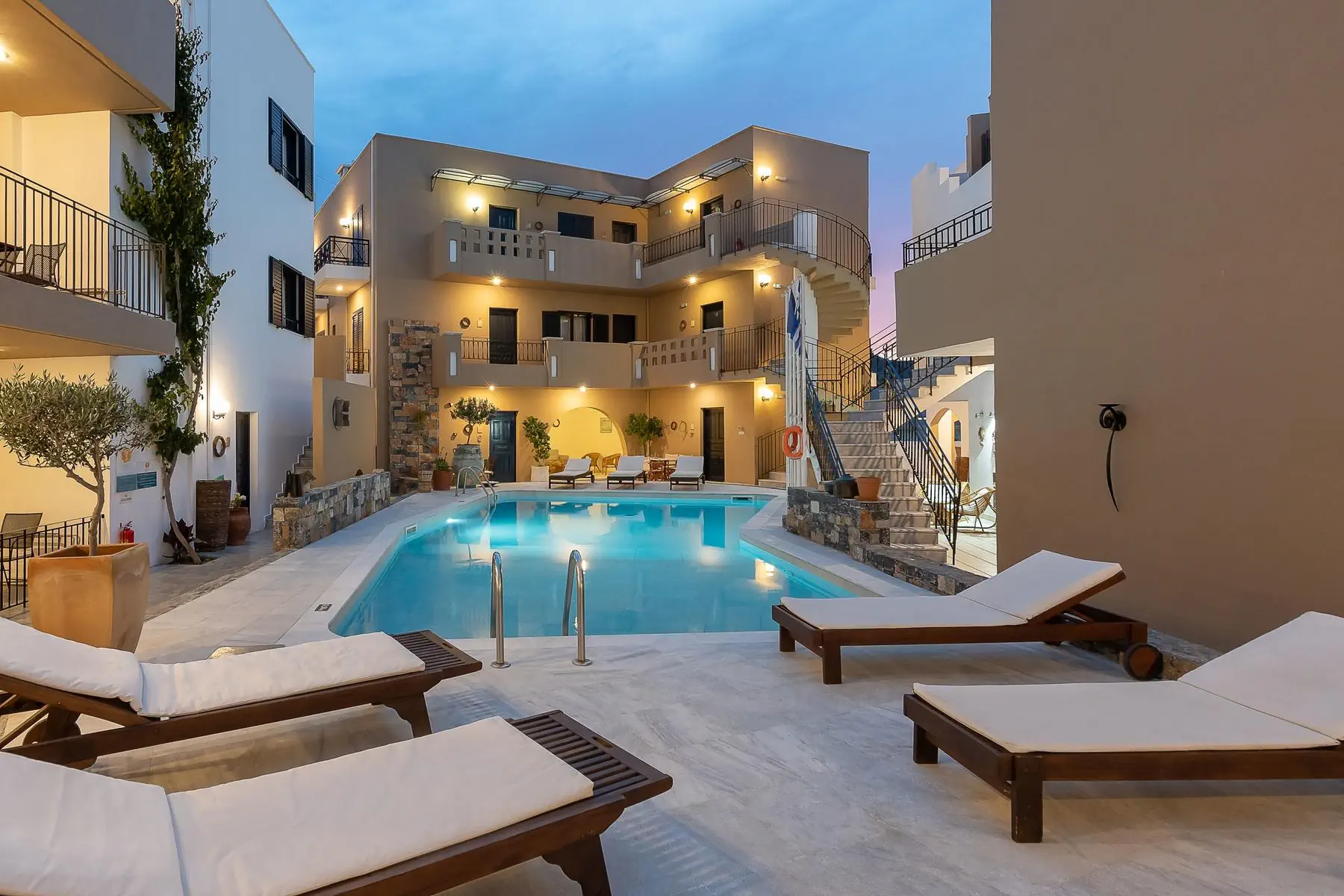 HOTEL Nami Hotel & Suites