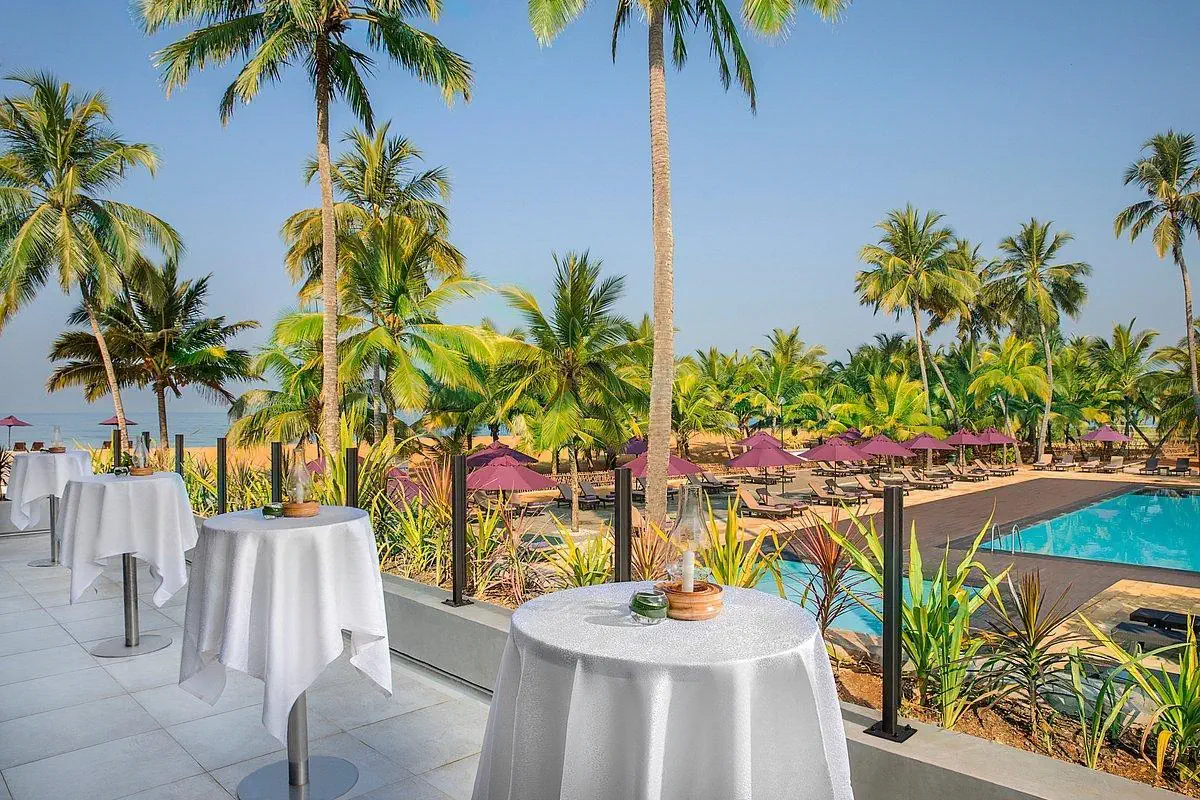 HOTEL Avani Kalutara Resort