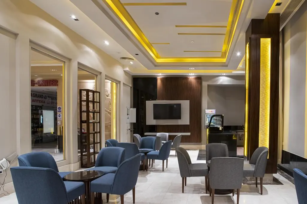 AMC ROYAL HOTEL