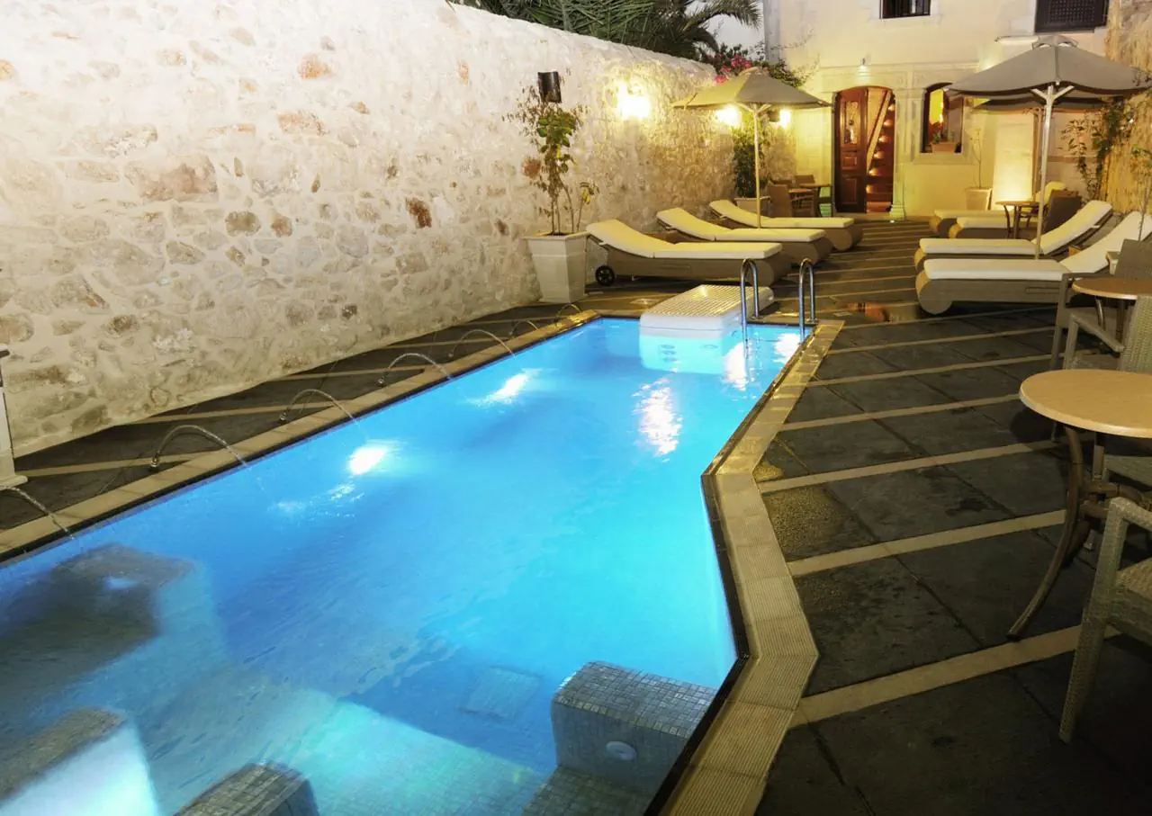 Отель: DIMORA SUITES