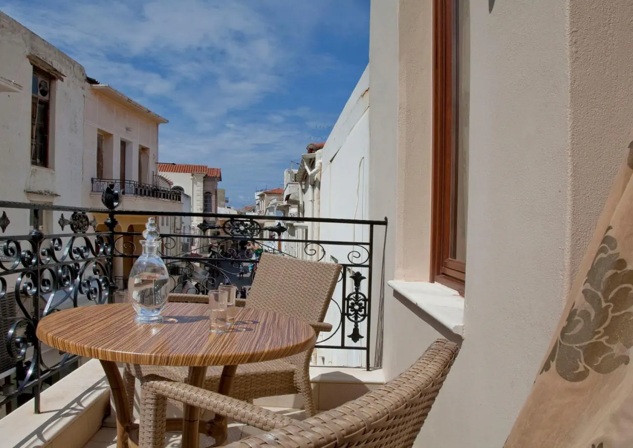 Отель: DIMORA SUITES