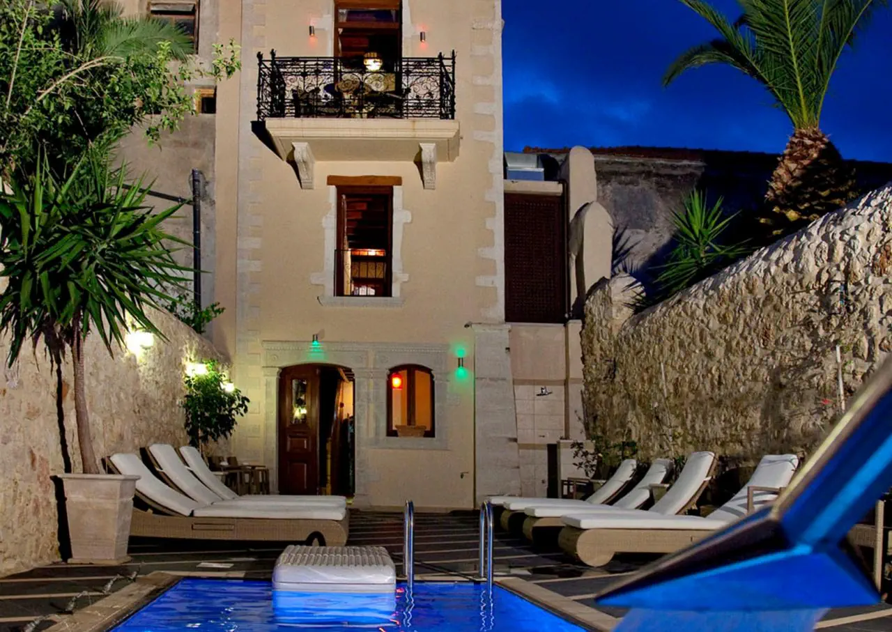 Отель: DIMORA SUITES