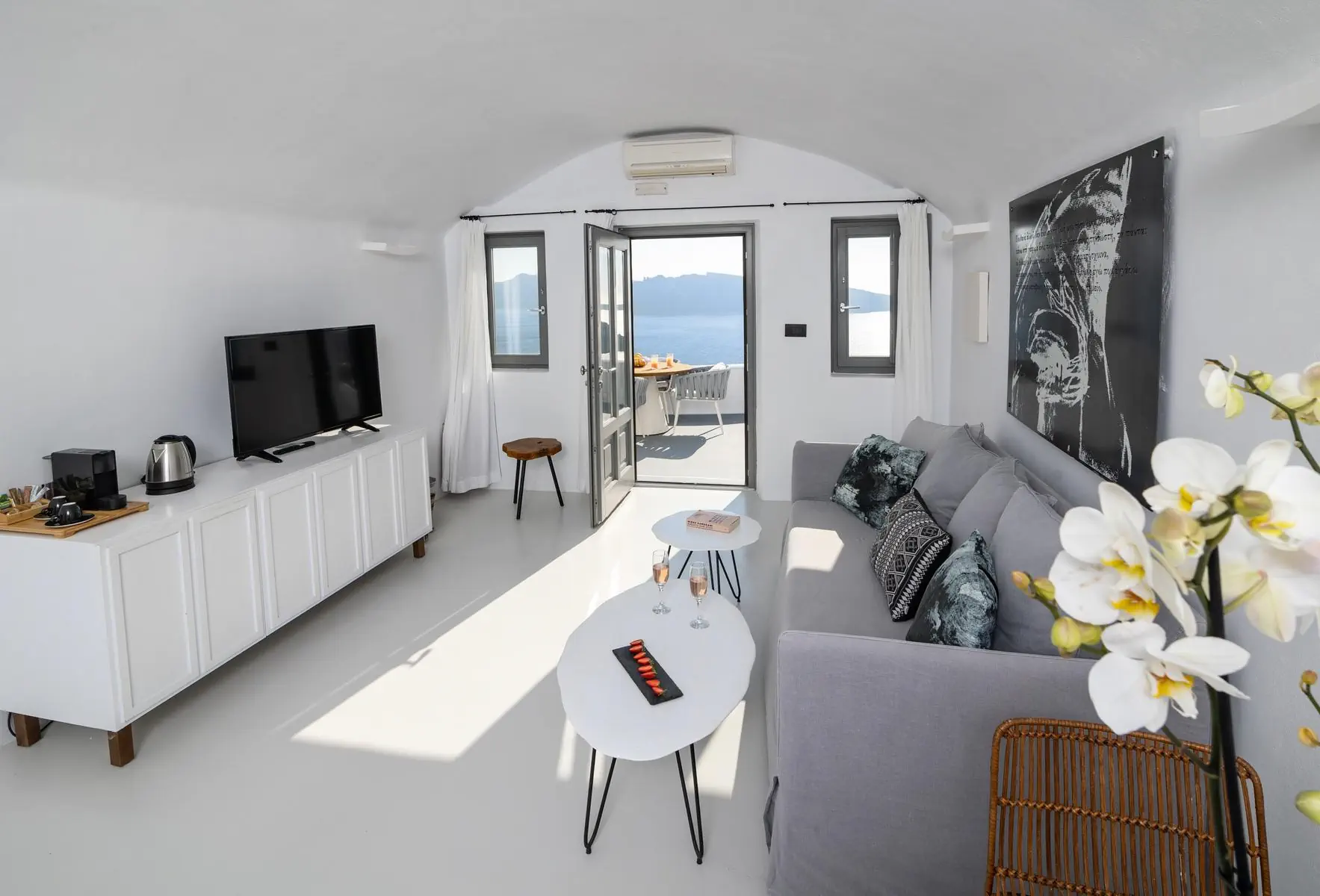 HOTEL Ikies Santorini
