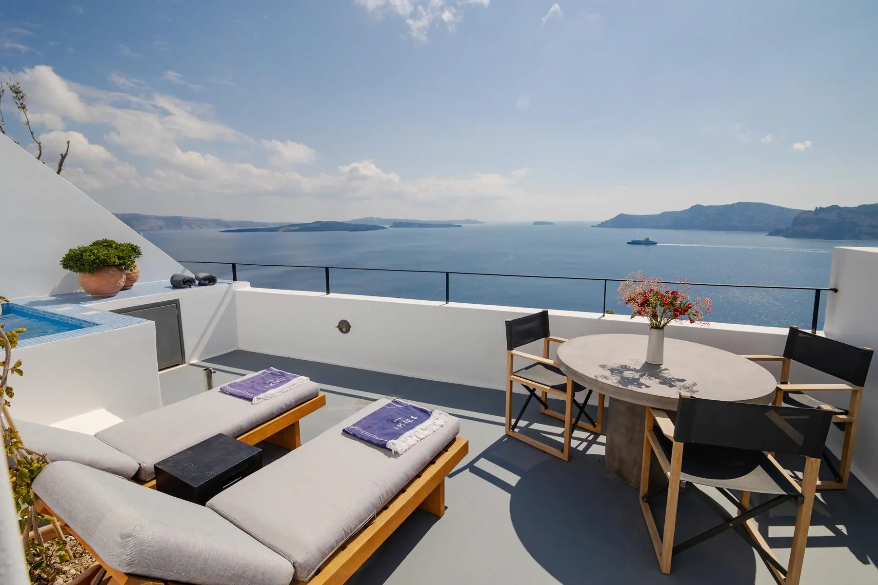 HOTEL Ikies Santorini