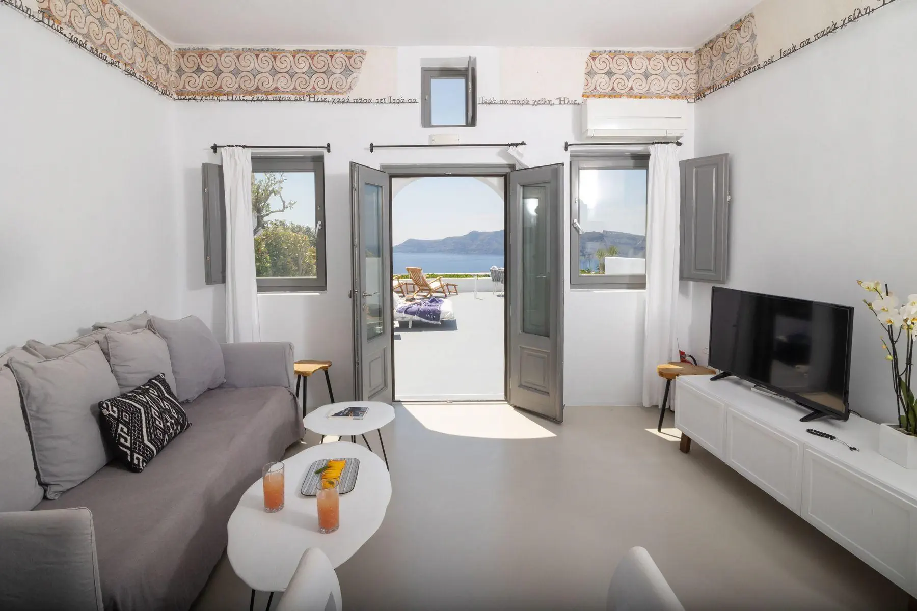 HOTEL Ikies Santorini