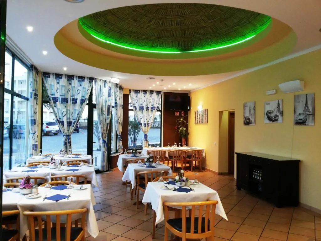 Plaza Real Aparthotel