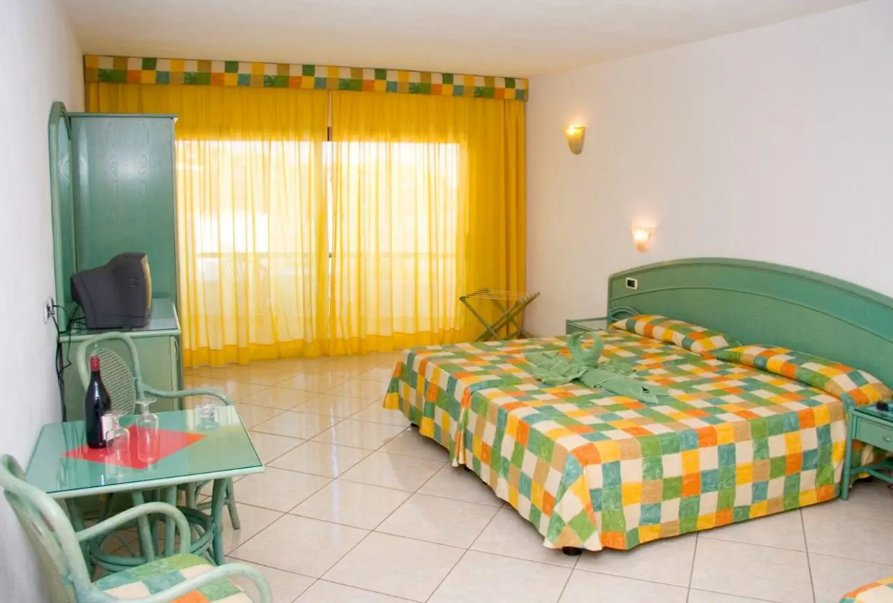 Aparthotel Esquinzo y Monte del Mar