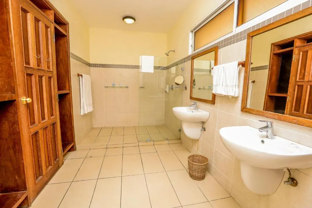 CityBlue Creekside Hotel & Suites