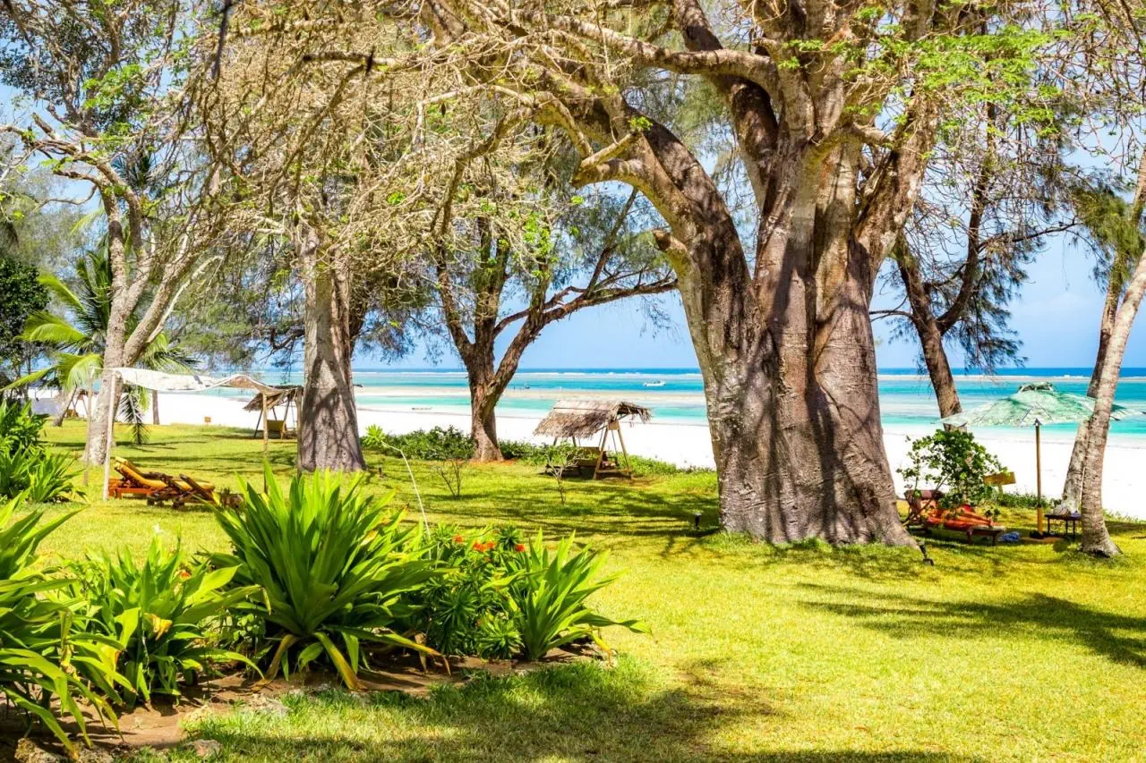 Nomad Beach Resort*****