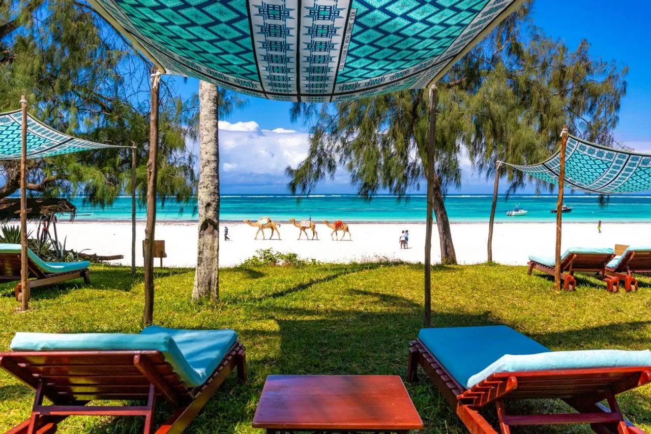 Nomad Beach Resort*****