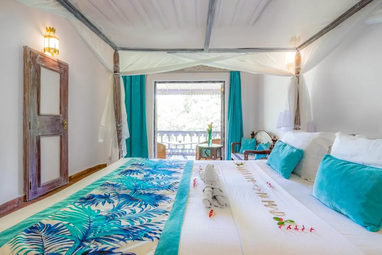 Nomad Beach Resort*****
