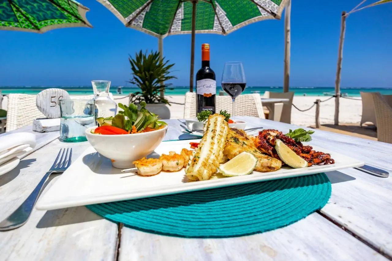 Nomad Beach Resort*****