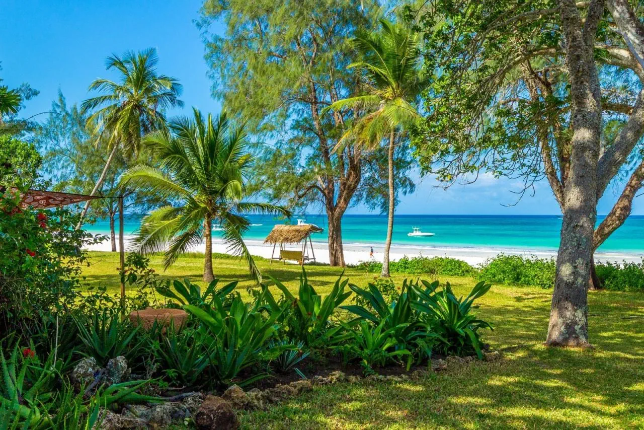 Nomad Beach Resort*****