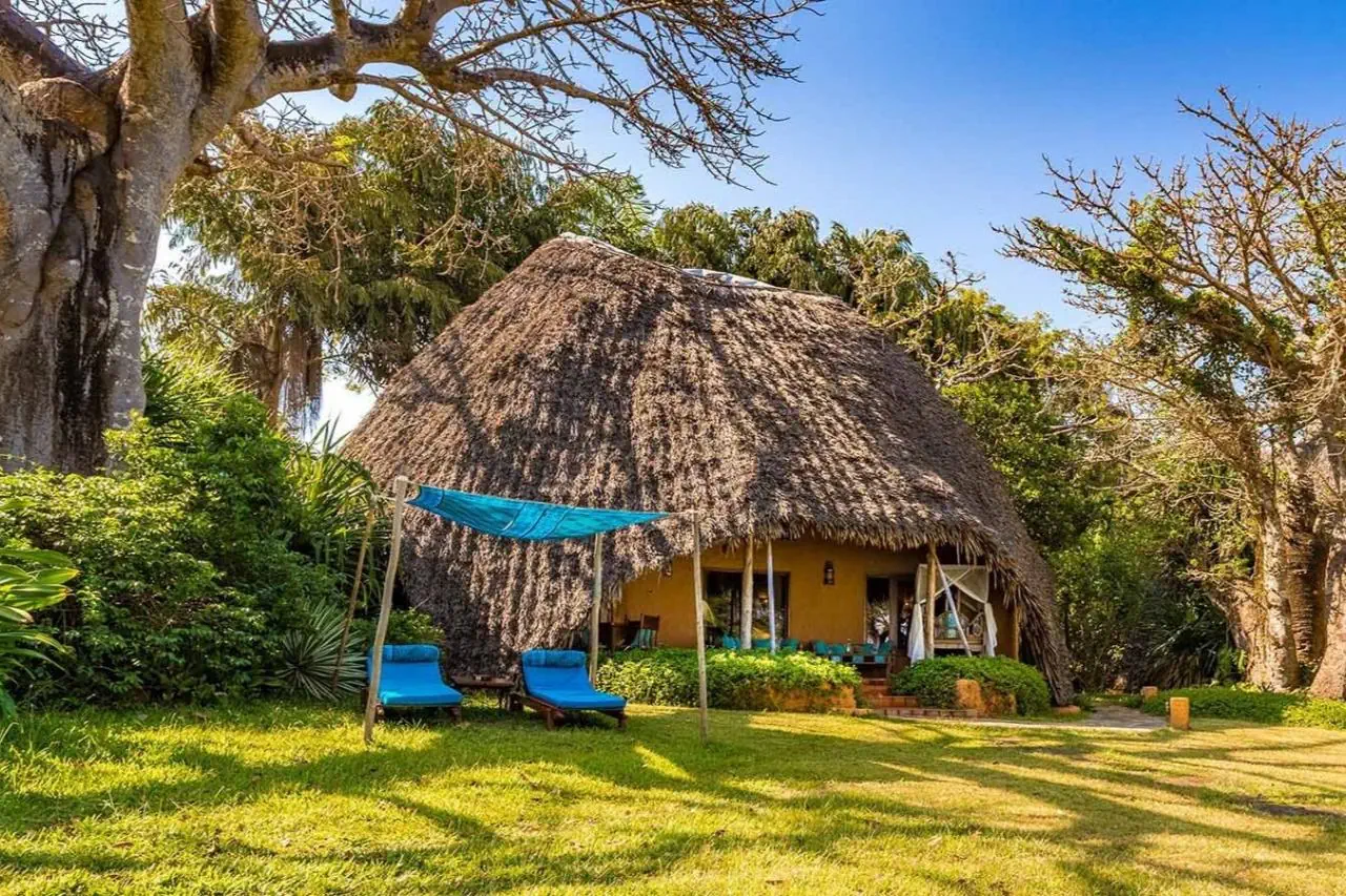 Nomad Beach Resort*****