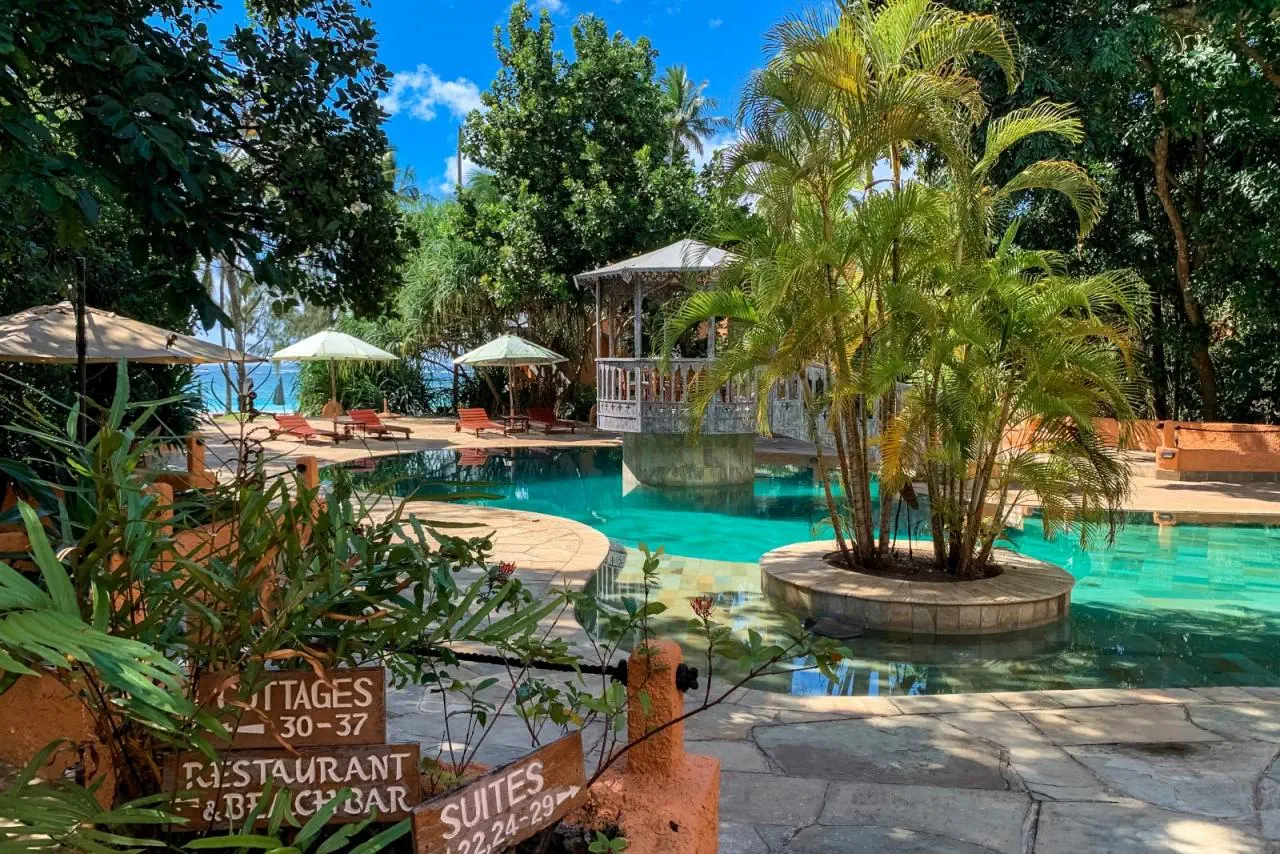 Nomad Beach Resort*****
