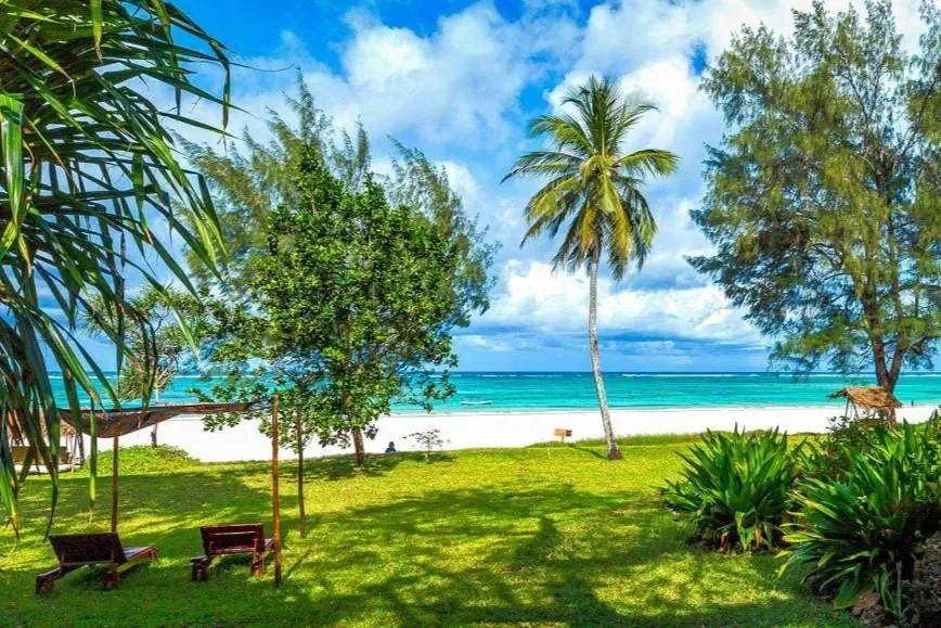Nomad Beach Resort*****