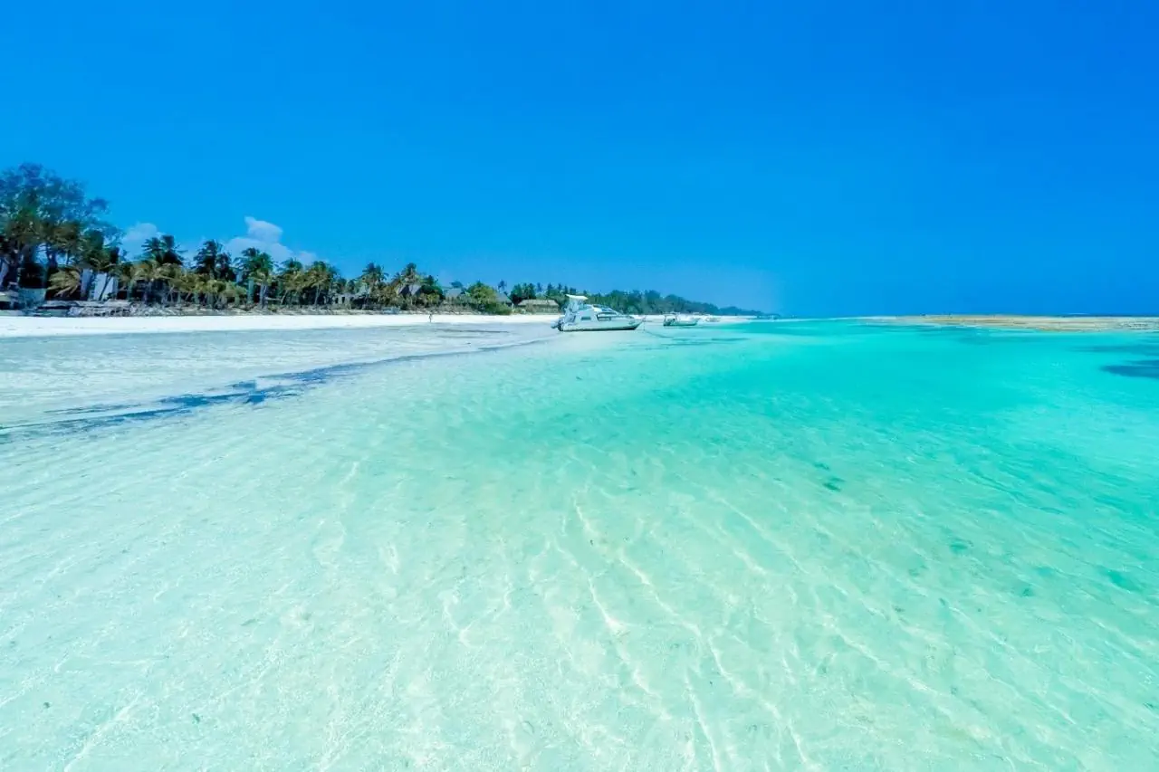 Nomad Beach Resort*****