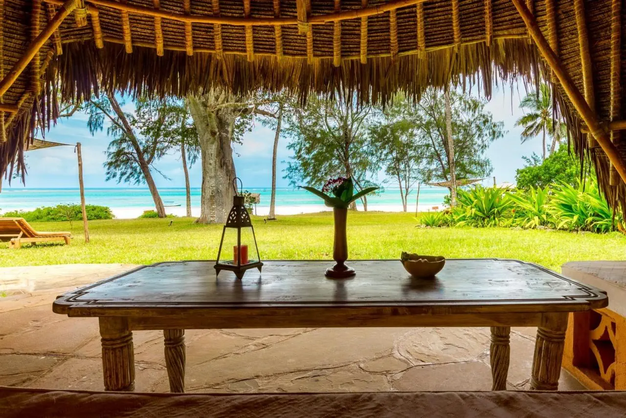 Nomad Beach Resort*****