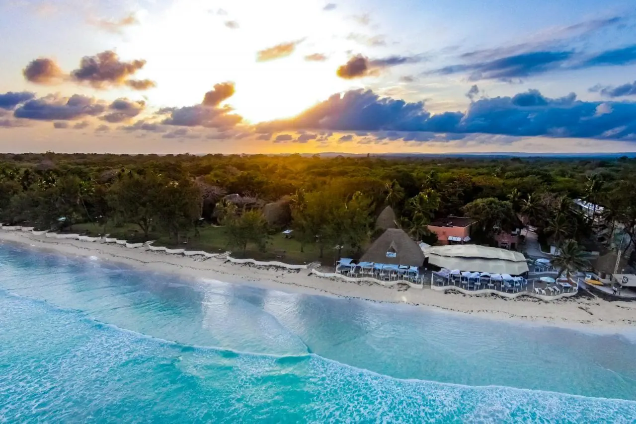 Nomad Beach Resort*****