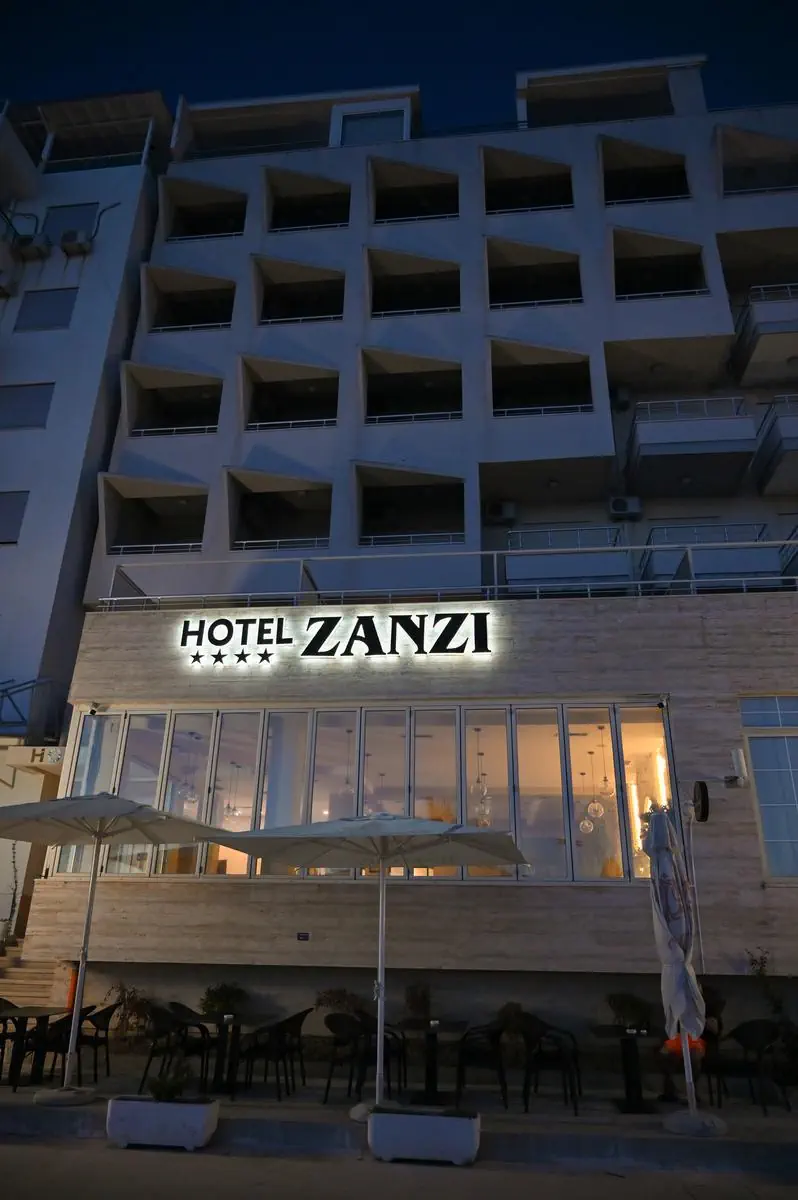 Zanzi Hotel
