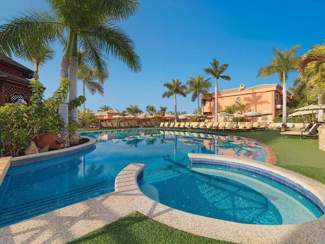 Green Garden Resort & Suites