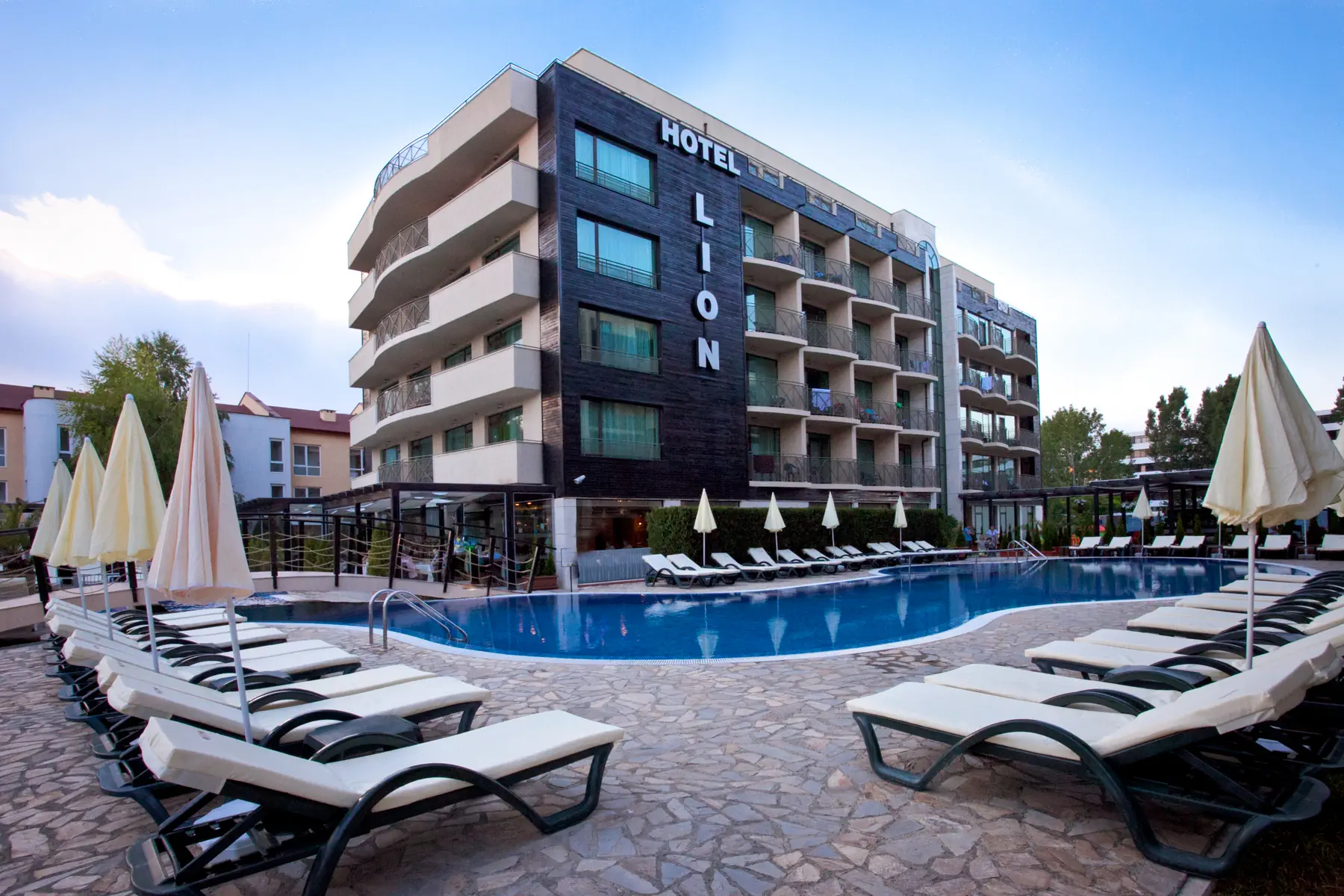 Lion Sunny Beach - zdjęcie 2