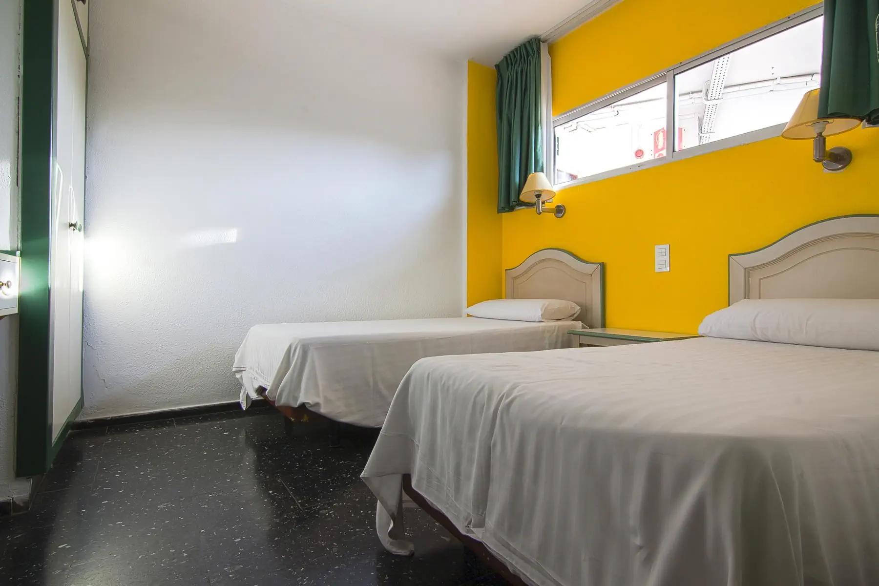 HOTEL Corona Blanca