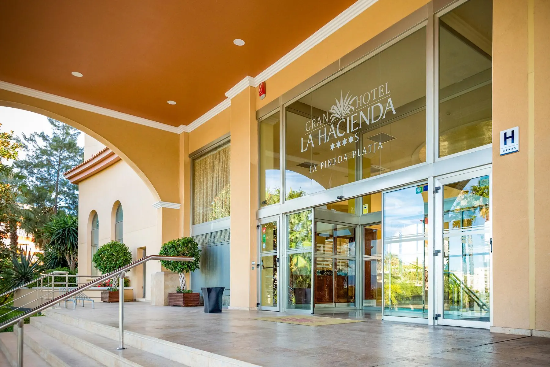 HOTEL Ohtels La Hacienda